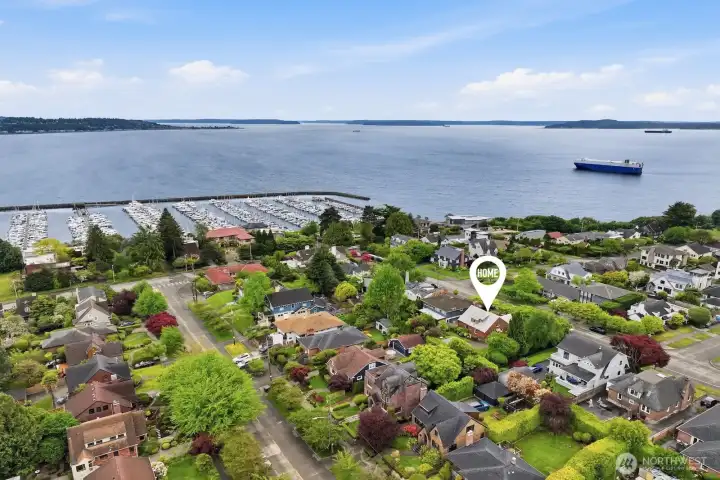 Tucked on a quiet street w/ unbeatable proximity to Magnolia Village, top-rated schools, the Magnolia Bridge & all the perks of urban living.