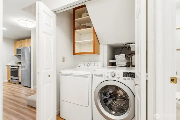 Convenient in-unit laundry with full-size washer and dryer. Convenient in-unit laundry with full-size washer and dryer.
