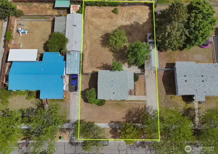 Level lot is 8,520 sf Level lot is 8,520 sf