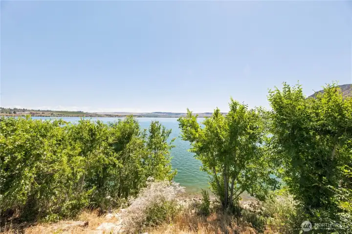 Pathway to Lake Pateros from Property