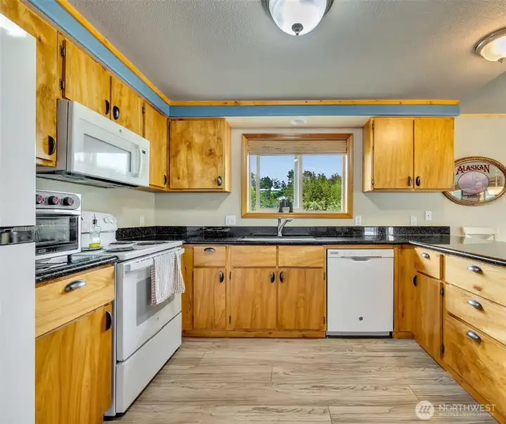 Granite counters + Water view = Kitchen perfection! Granite counters + Water view = Kitchen perfection!