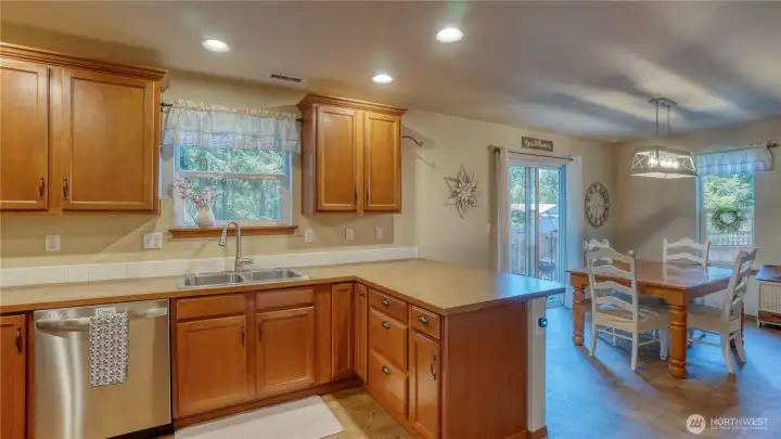 Kitchen to Dining area Kitchen to Dining area