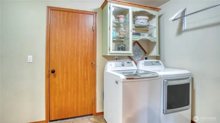 Oversized Laundry room Oversized Laundry room