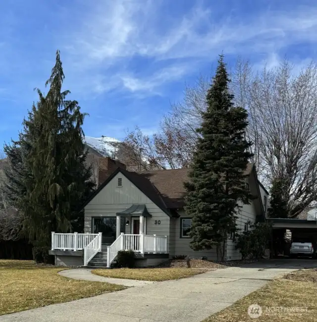 Huge .51 acre lot!