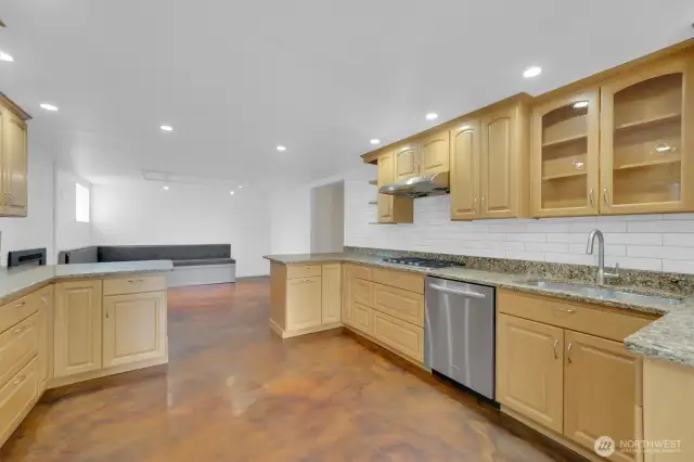 Kitchen features SS Appliances.