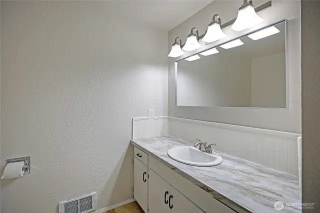 Unit 2 upstairs full bathroom.