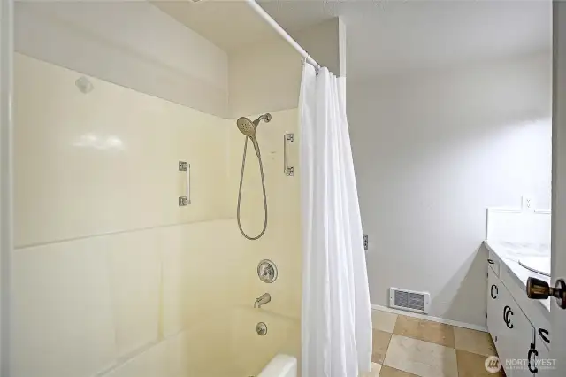 Unit 2 upstairs full bathroom.