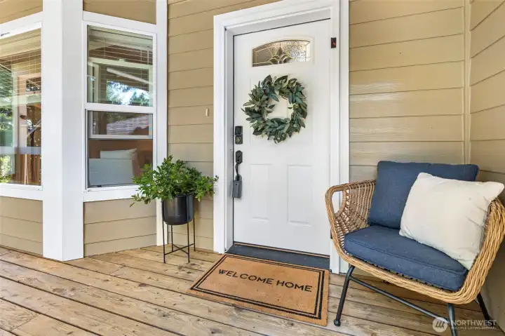 Dreamy front porch where you can enjoy   Summer sunsets~