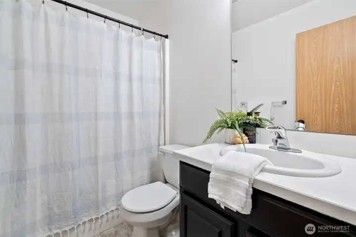 Full bath on upper level~