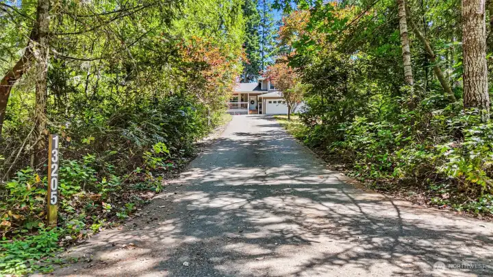 Serene and private drive up   to your own special hideaway!