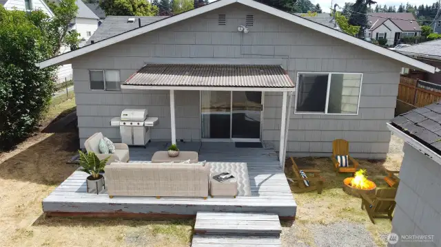 Expansive deck for entertaining