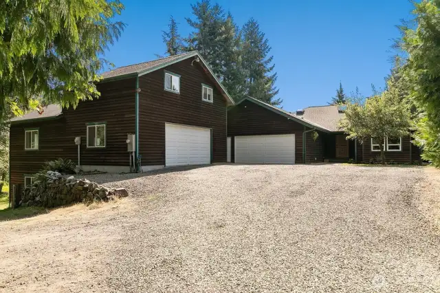 Ample parking, room for boats and RV.