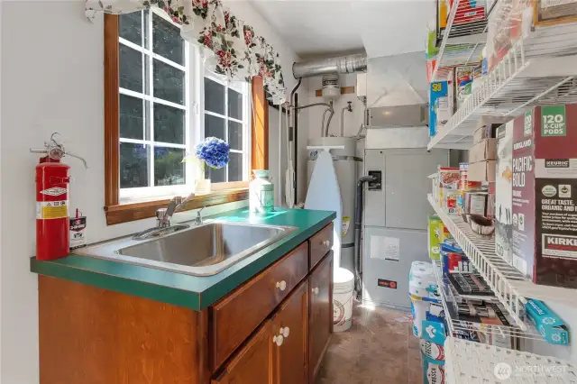 Mud room/utility with access to back yard and patio
