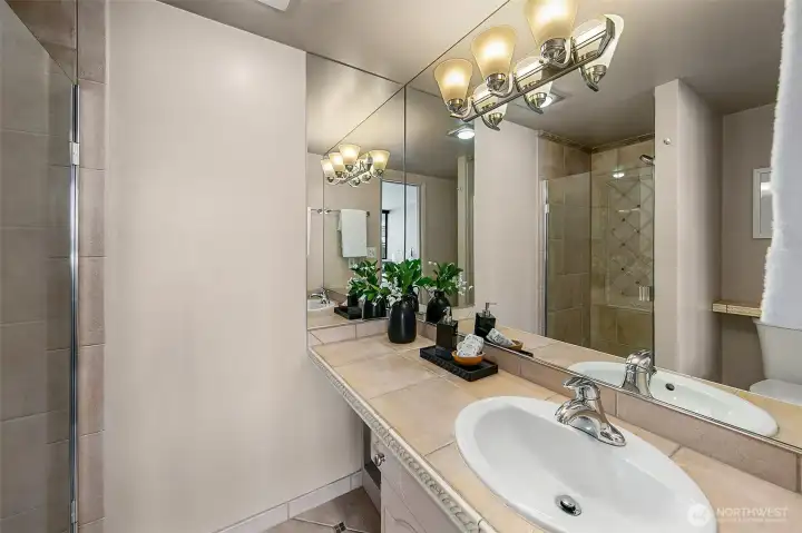 3/4 en-suite bath off primary bedroom.