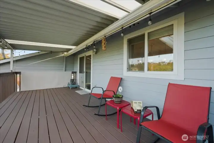 Deck off of kitchen/dining area