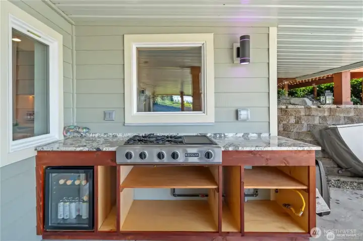 Covered patio with outdoor kitchen