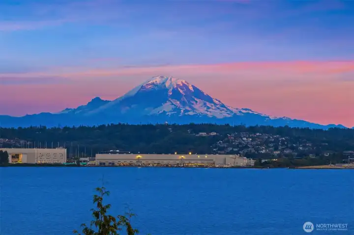 Imagine waking up to Lake Washington's shimmering waters and Mount Rainer's breathtaking silhouette - Mercer island at its finest