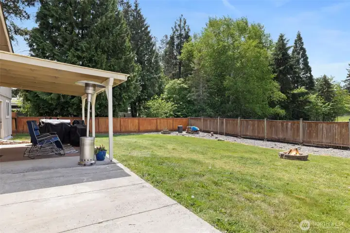 The fully fenced quarter+ acre lot is a peaceful spot that feels like you're in the country. There's room for pets & people to play, garden or simply sit by the fire & enjoy some s'mores