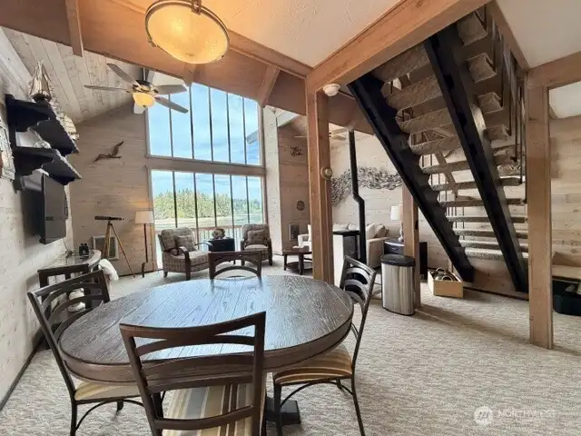 Like the decor? All furnishings are negotiable, you could possibly negotiate to include all of them with your purchase.