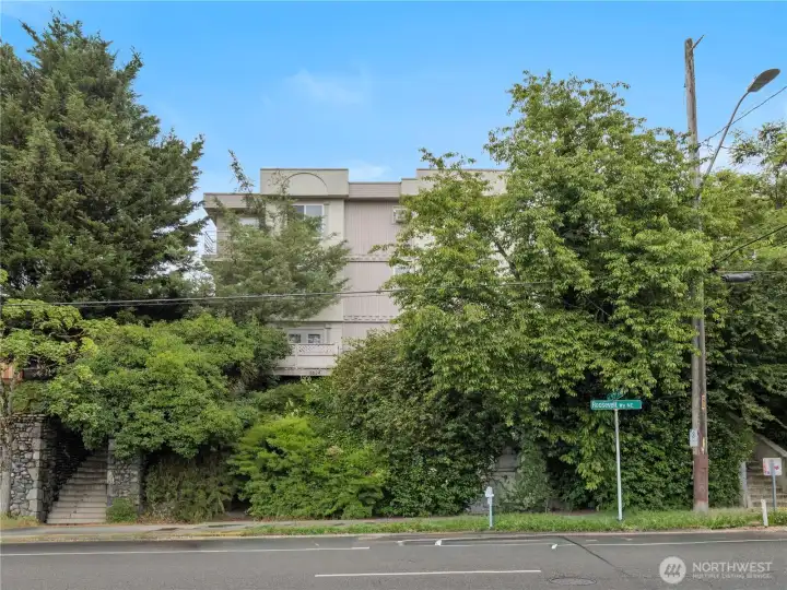 Set among mature landscaping in a convenient Roosevelt location, this residence offers easy access to nearby amenities, transit options, and everyday conveniences. Set among mature landscaping in a convenient Roosevelt location, this residence offers easy access to nearby amenities, transit options, and everyday conveniences.