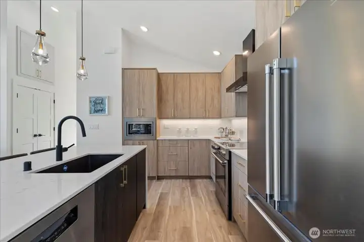 Photos represent builder's finish product and may not be exact.