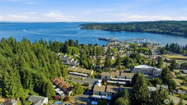 Your condo is minutes to downtown Kingston, the marina with ferries to Edmonds and Seattle, and public beaches!