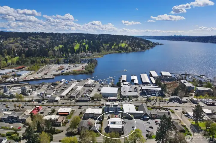 This rare top floor unit at Uplake 10 Condos, a modern 2015-built condo, is located in the heart of Kenmore--just a few minutes' walk from the waterfront and Log Boom Park!