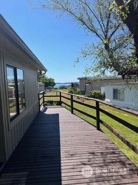 Large front deck to enjoy