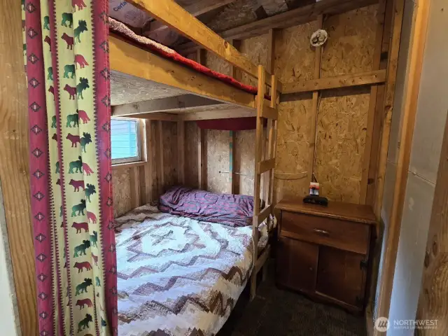 Bunk room/Bedroom