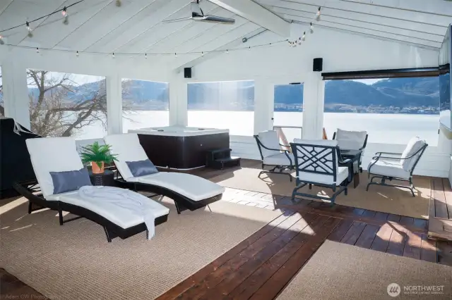 Screened-in Deck