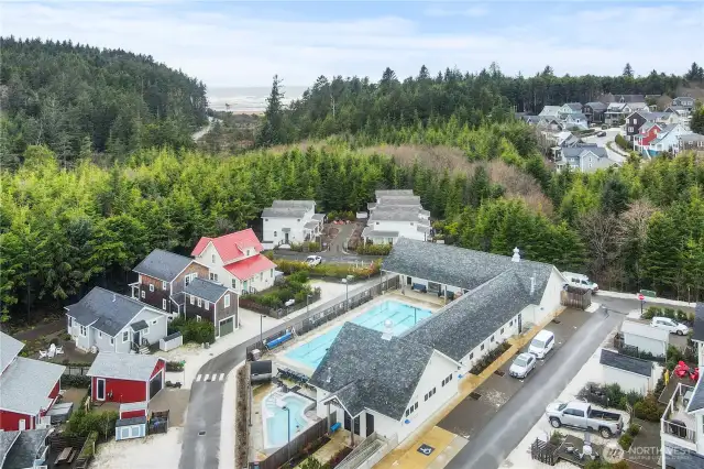 Walking Distance to Pool, Sauna & Gym