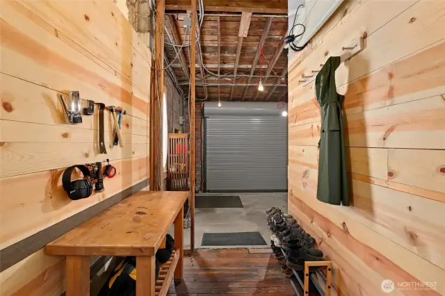 Mud room/ cedar design entryway