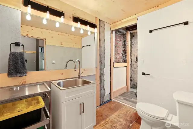 Updated bathroom in main floor