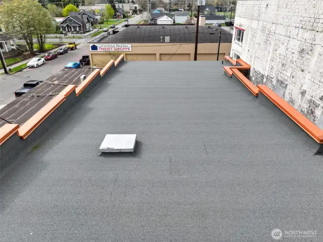 Beautiful new roofing on top of building.