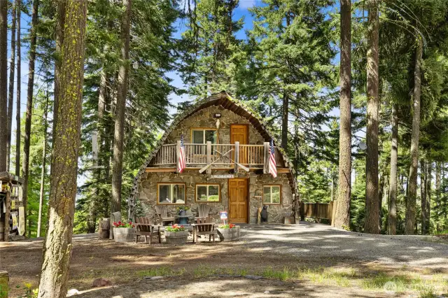 Adorable cabin a lot like the storybook Hanzel & Gretal in fairytales.
