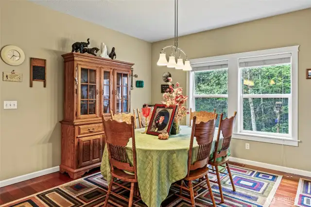Plenty of room for large dining and display cabinets...