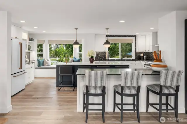 Full chef's kitchen w/ Cafe Brand appliances