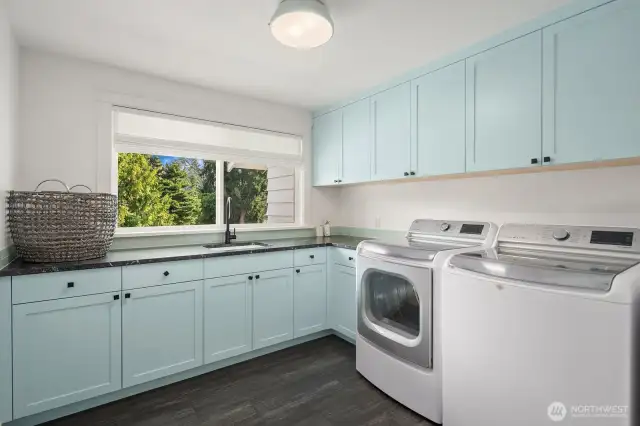 oversized laundry w/ plenty of storage
