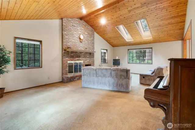 Living Room w/fireplace