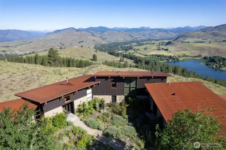 Overlooking Pearrygin Lake with dramatic mountain and valley views and buffered by public land on two sides.