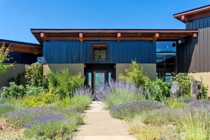 A grand entrance with views of the valley beyond that beckon.