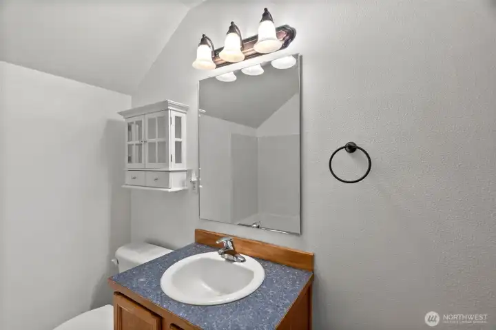 Upstairs full bath.
