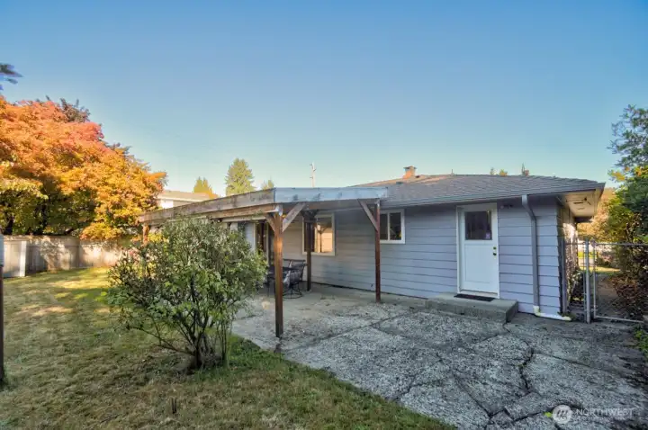Fully fenced backyard with Sunsetter outside blind enjoy the lovely setting while beating the heat!