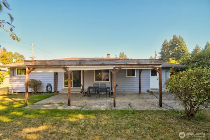 Mature landscaping, hammock poles, crab apples, and more!