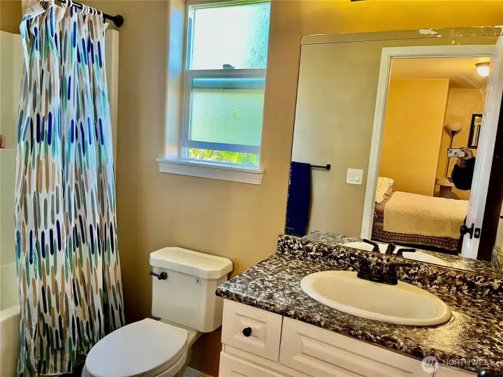 Primary bedroom bathroom