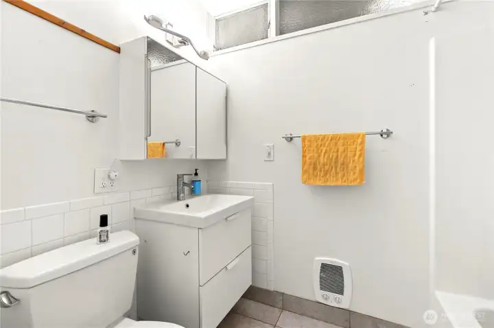 Upstairs full bathroom