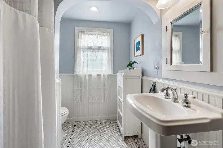 Full bathroom on the main.