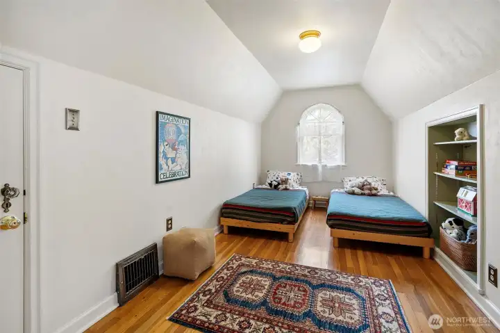 you can be extra creative as this room is an extension of the flex space.