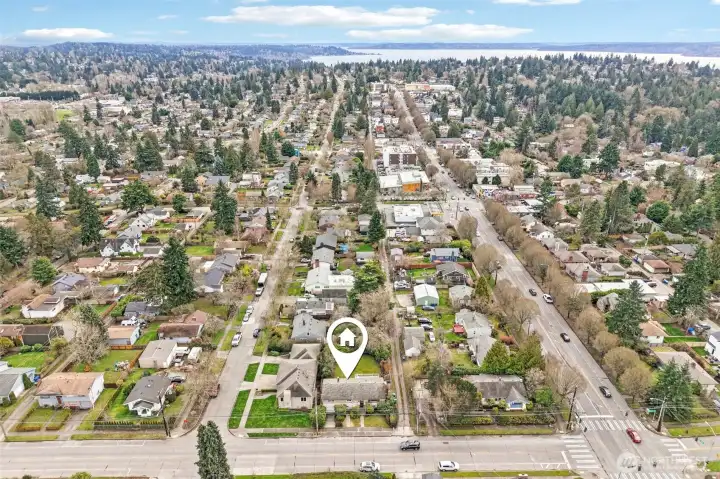 Easy Access to Downtown Seattle or Airport.