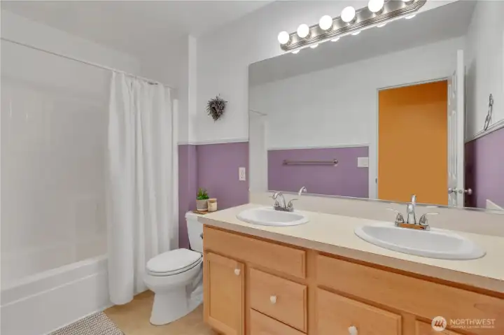 Large hall bath.